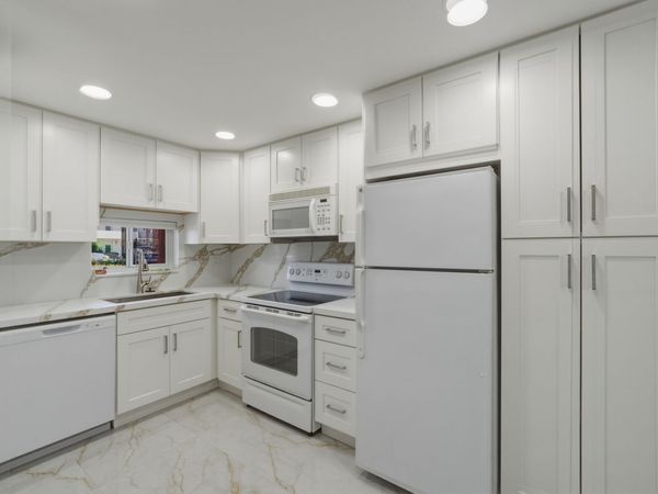 371 S Hollybrook Drive, Unit 106, Pembroke Pines, FL 33025