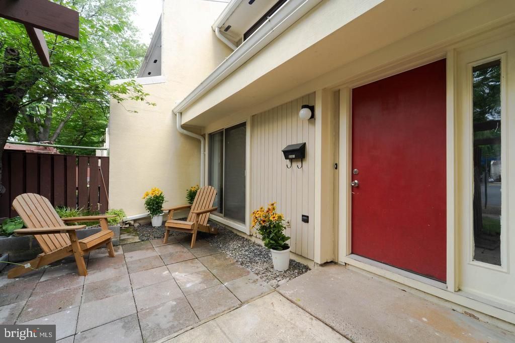 2221 Southgate Square, Reston, VA 20191 Main Photo