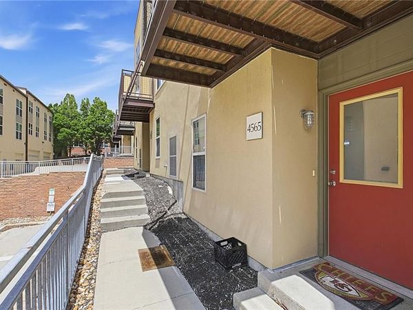 4565 Madison Avenue, Kansas City, MO 64111
