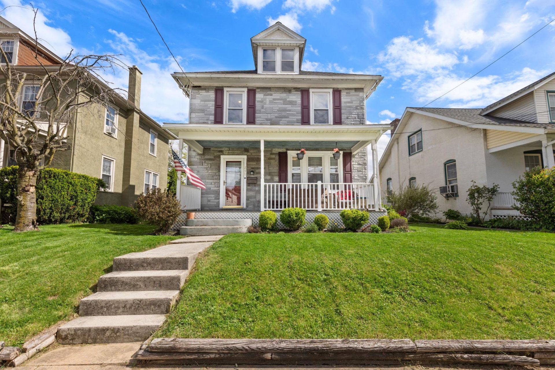 250 E JACKSON STREET, NEW HOLLAND, PA 17557