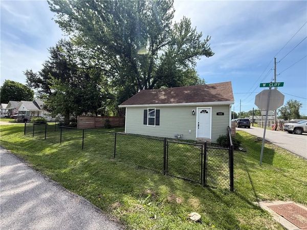 930 W Cliff Street, St Joseph, MO 64504