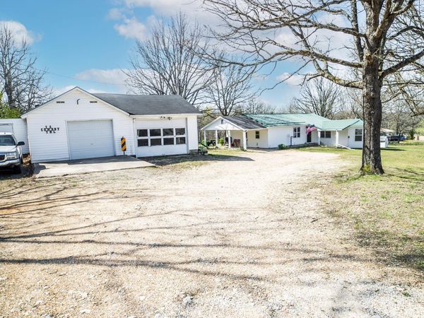 26 Cowboy Trail , Buffalo, MO 65622