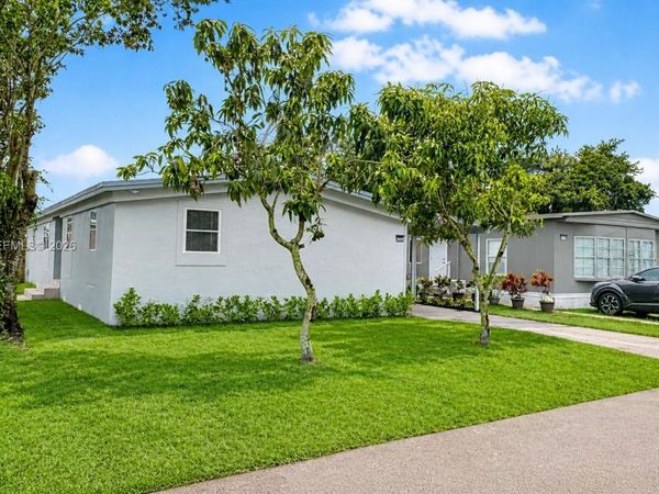21610 NW 7th Ct , Pembroke Pines, FL 33029