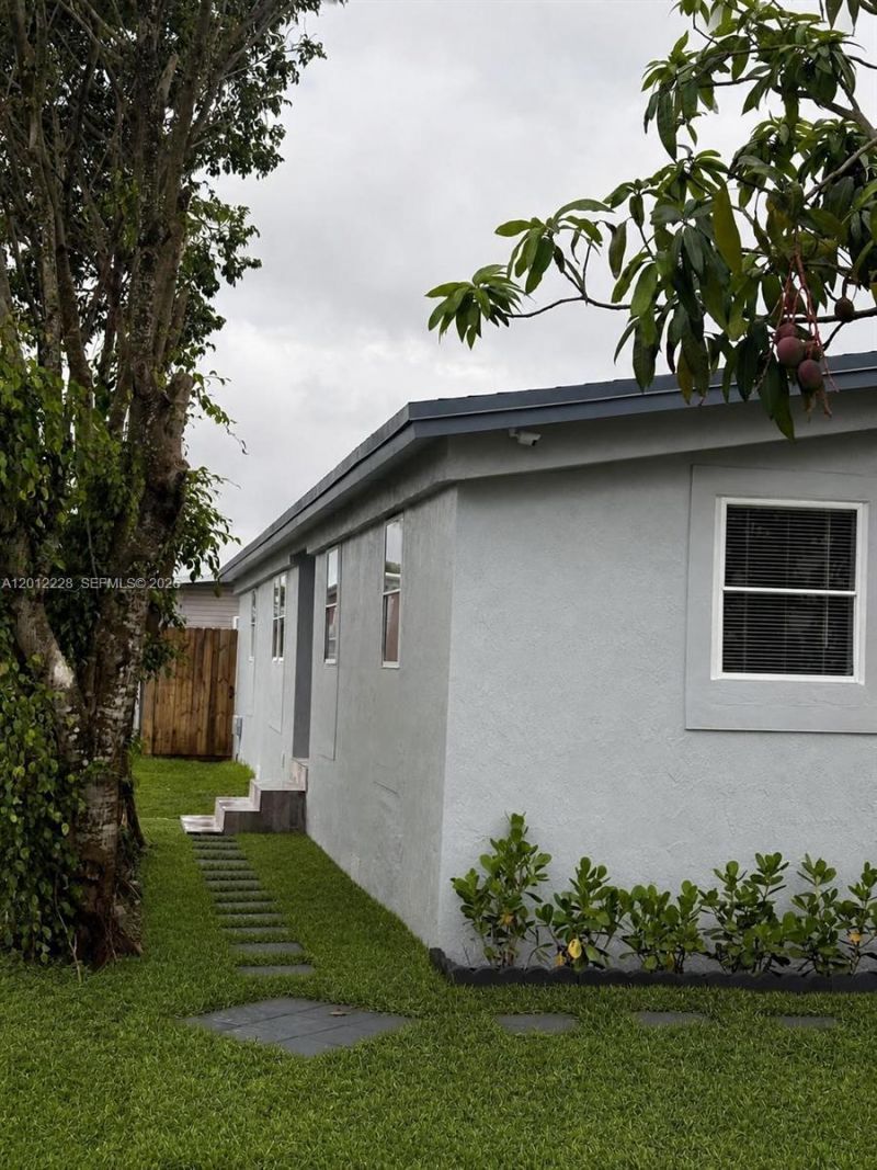 21610 NW 7th Ct, Pembroke Pines, FL 33029 Photo