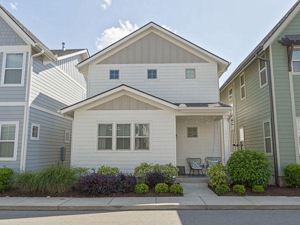 1020 Treaty Oaks Dr, Nashville, TN 37209