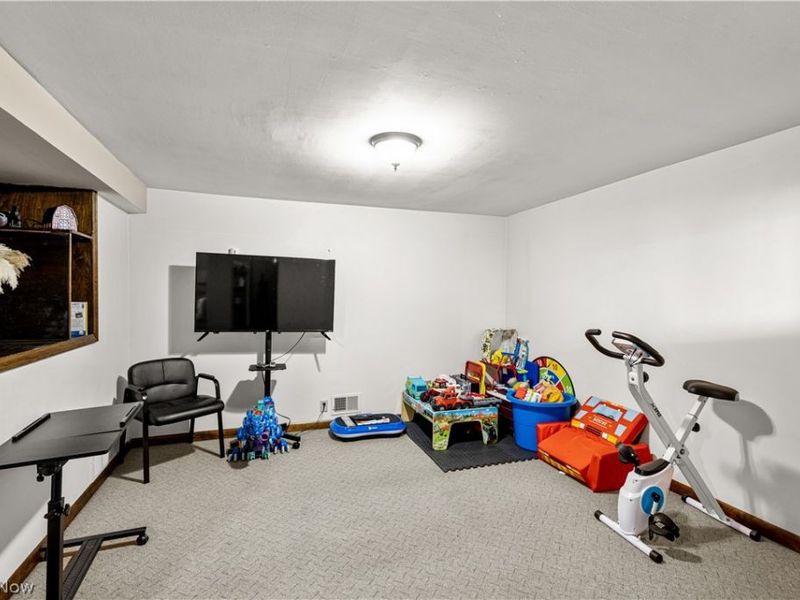 915 Clark Street, Cambridge, OH 43725 Photo 22