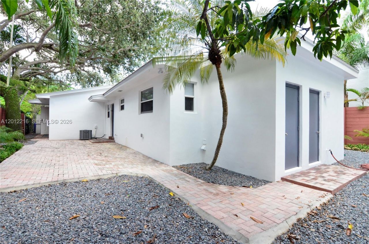 3050 Virginia St , Unit Front, Miami, FL 33133 Photo