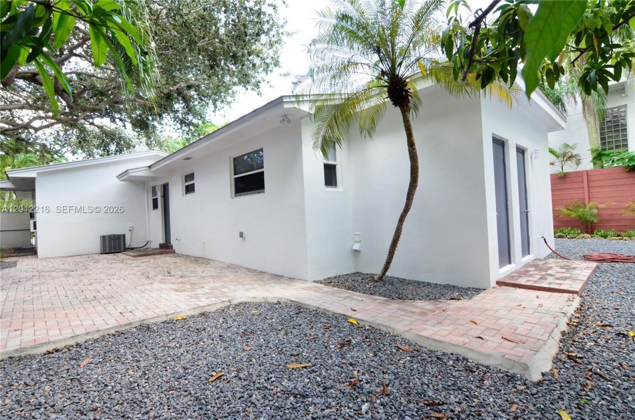 3050 Virginia St , Unit Front, Miami, FL 33133 Photo