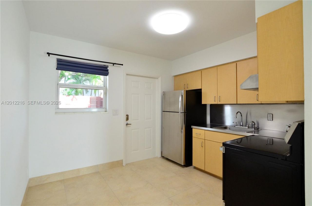3050 Virginia St , Unit Front, Miami, FL 33133 Photo