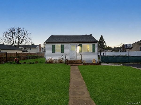 246 15th , West Babylon, NY 11704