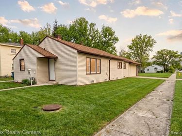31939 Calhoun Court, Westland, MI 48186