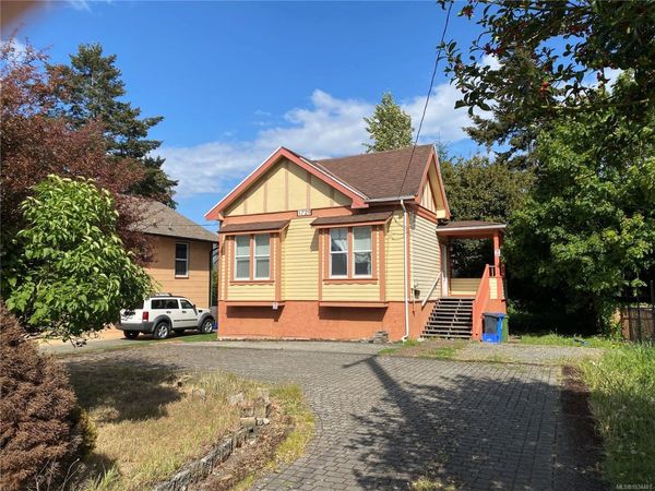 1729 Foul Bay Rd , Oak Bay, BC V8R 5A5