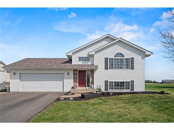478 Overlook Drive, Ellsworth, WI 54011