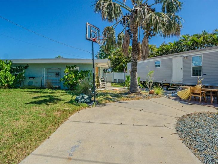 16101 4th Street E, Redington Beach, FL 33708