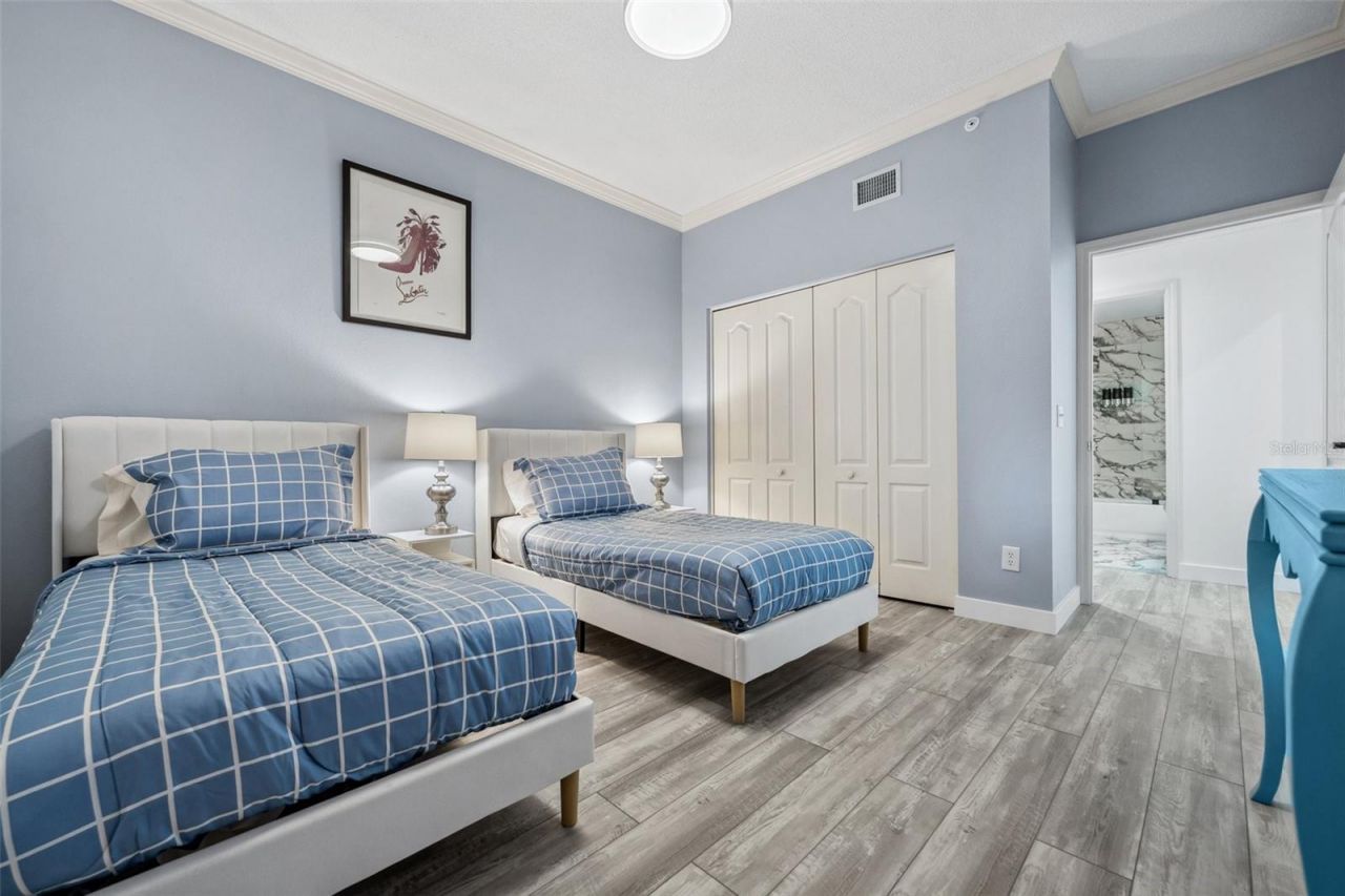 9611 Castle Point Drive, Unit 912, Sarasota, FL 34238 Photo