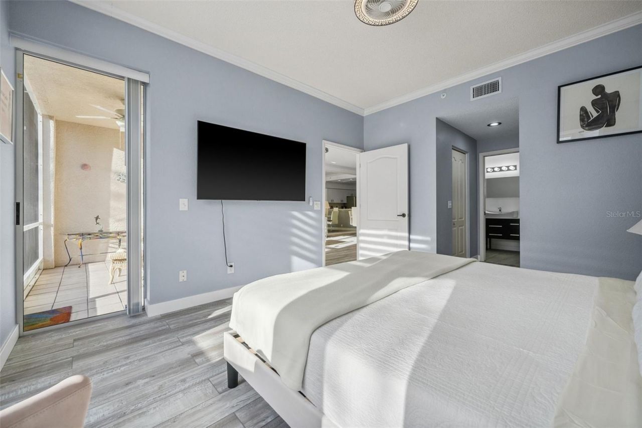 9611 Castle Point Drive, Unit 912, Sarasota, FL 34238 Photo