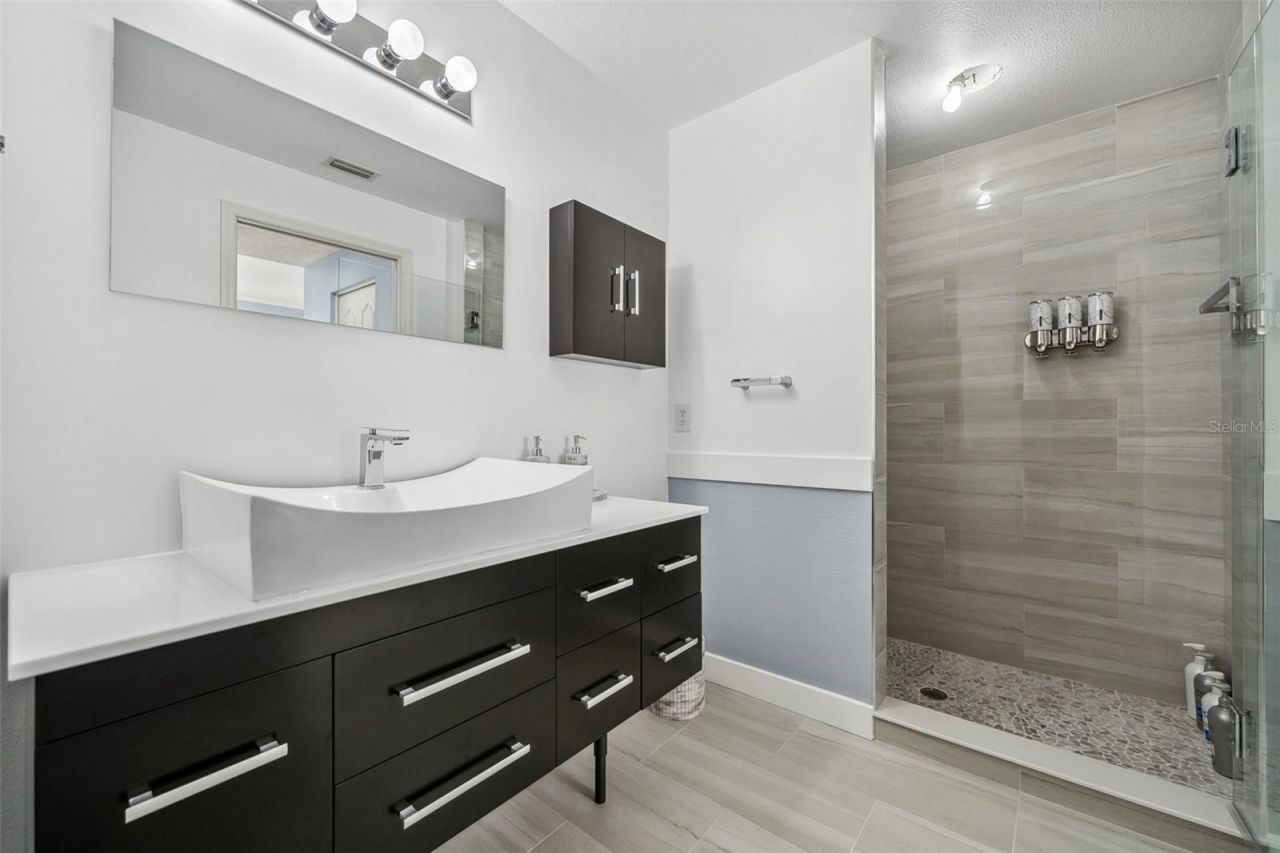 9611 Castle Point Drive, Unit 912, Sarasota, FL 34238 Photo