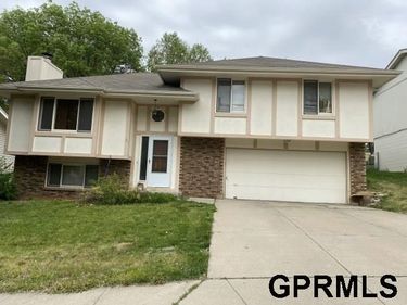 6723 Woodbine Circle, Ralston, NE 68127