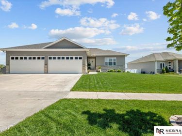 6104 S 97th Street , Lincoln, NE 68526