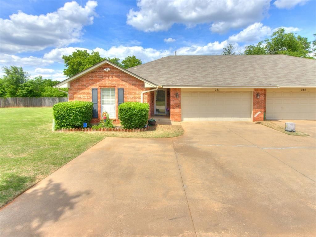 231 N Kelly Avenue, Edmond, OK 73003 Main Photo