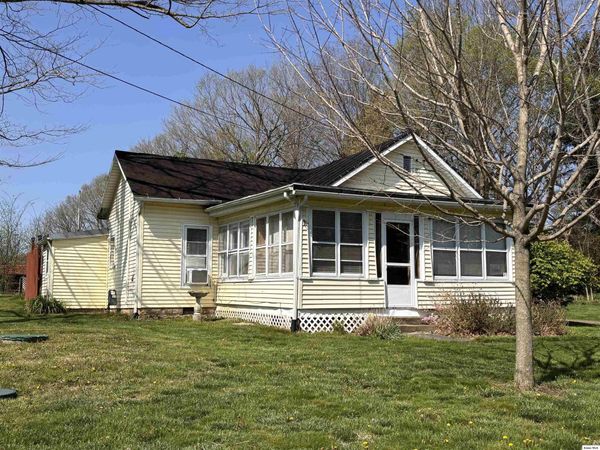 10859 Kenyon Rd, Gambier, OH 43022