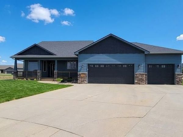 2401 E Baxter Circle, Sioux Falls, SD 57104