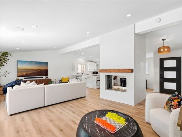 304 Hanover, Costa Mesa, CA 92626