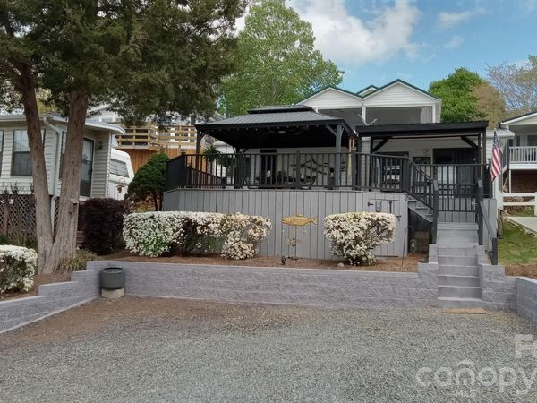 120 Elm Street , New London, NC 28127