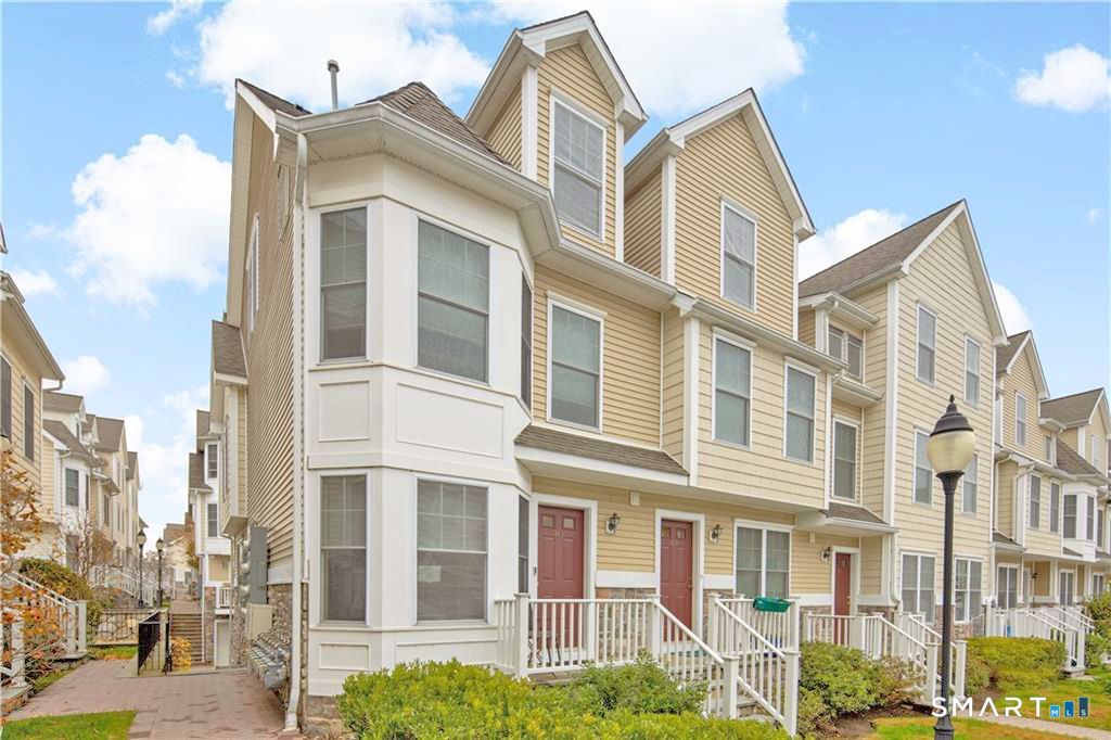85 Camp, Unit 11A, Stamford, CT 06907 Main Photo
