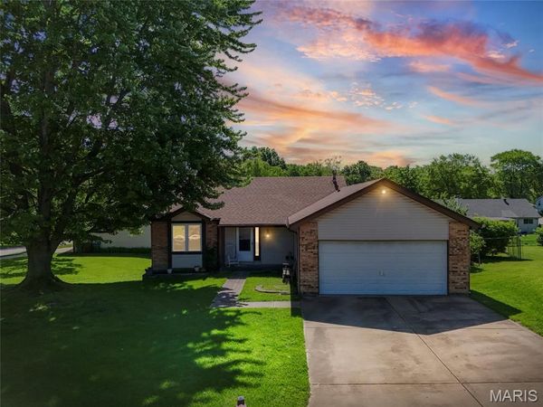 10 Shadowridge Court, St Peters, MO 63376