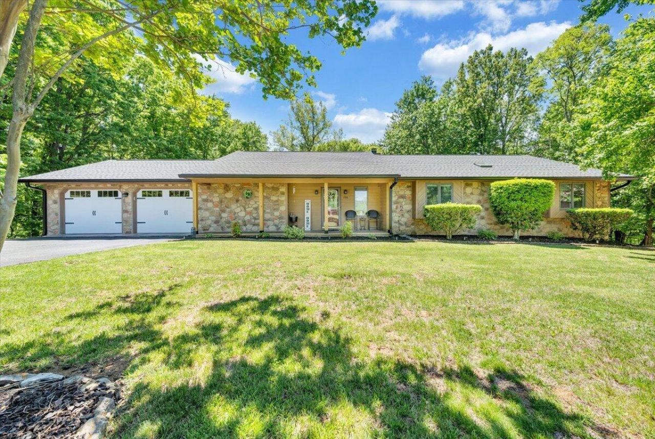 106 Knoll Ct, Vinton, VA 24179 Main Photo