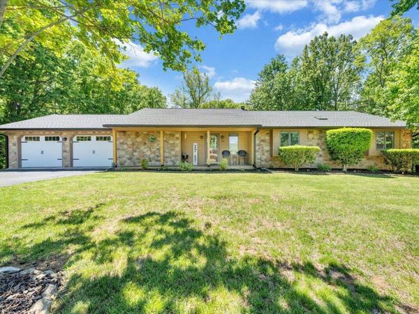 106 Knoll CT, Vinton, VA 24179