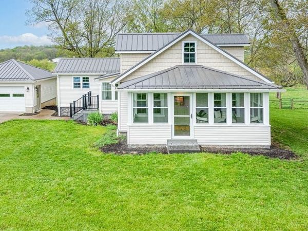 6103 Grafton Road , Leetonia, OH 44431