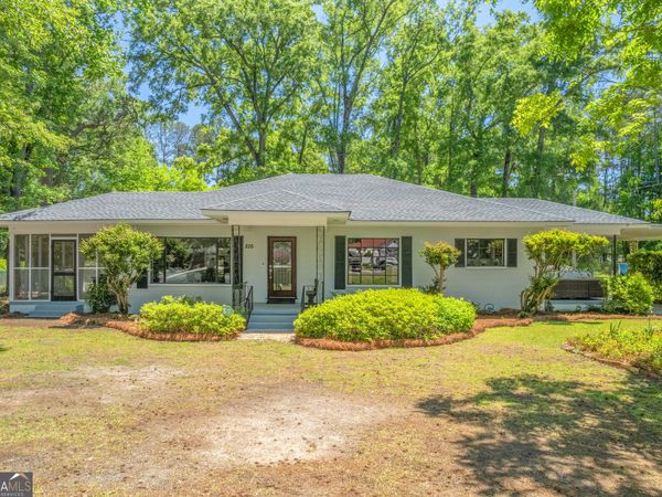 826 E McCarty Street, Sandersville, GA 31082