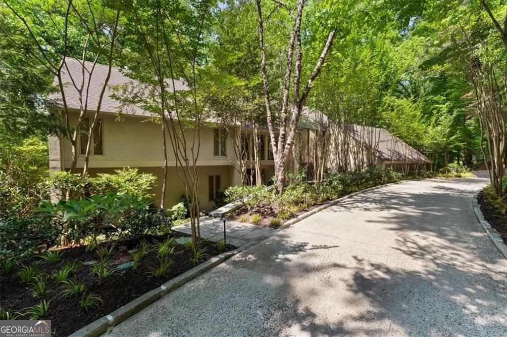 4040 Whitewater Creek Road Nw, Atlanta, GA 30327 Main Photo