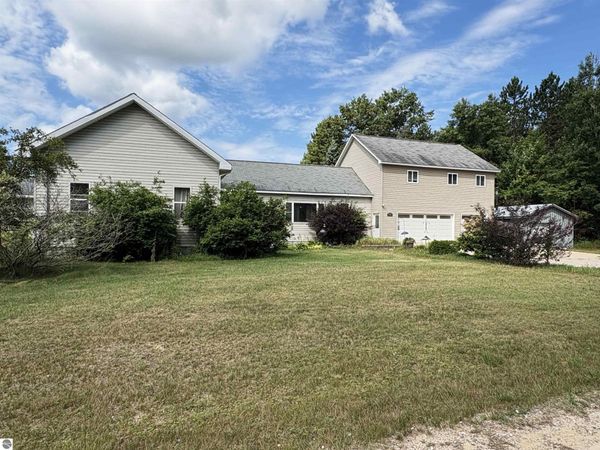 8994 Oak S, Grayling, MI 49738