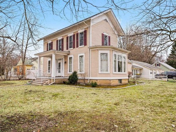 404 Saginaw Street E, St Louis, MI 48880