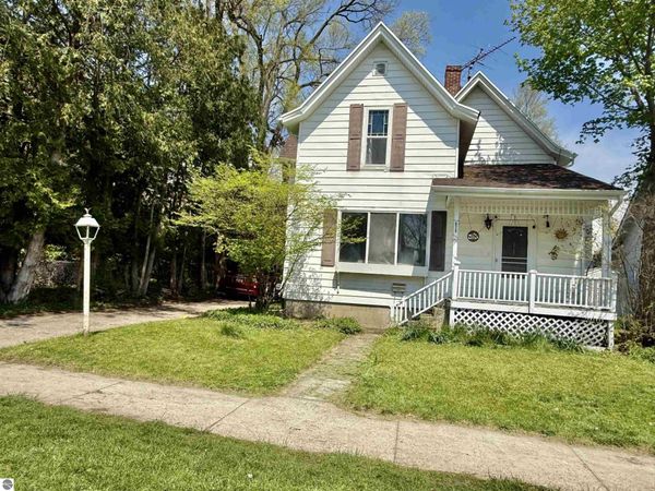 513 Walnut Street, Alma, MI 48801