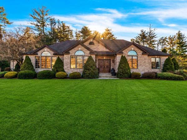 14 Lexington Circle, Southwick, MA 01077