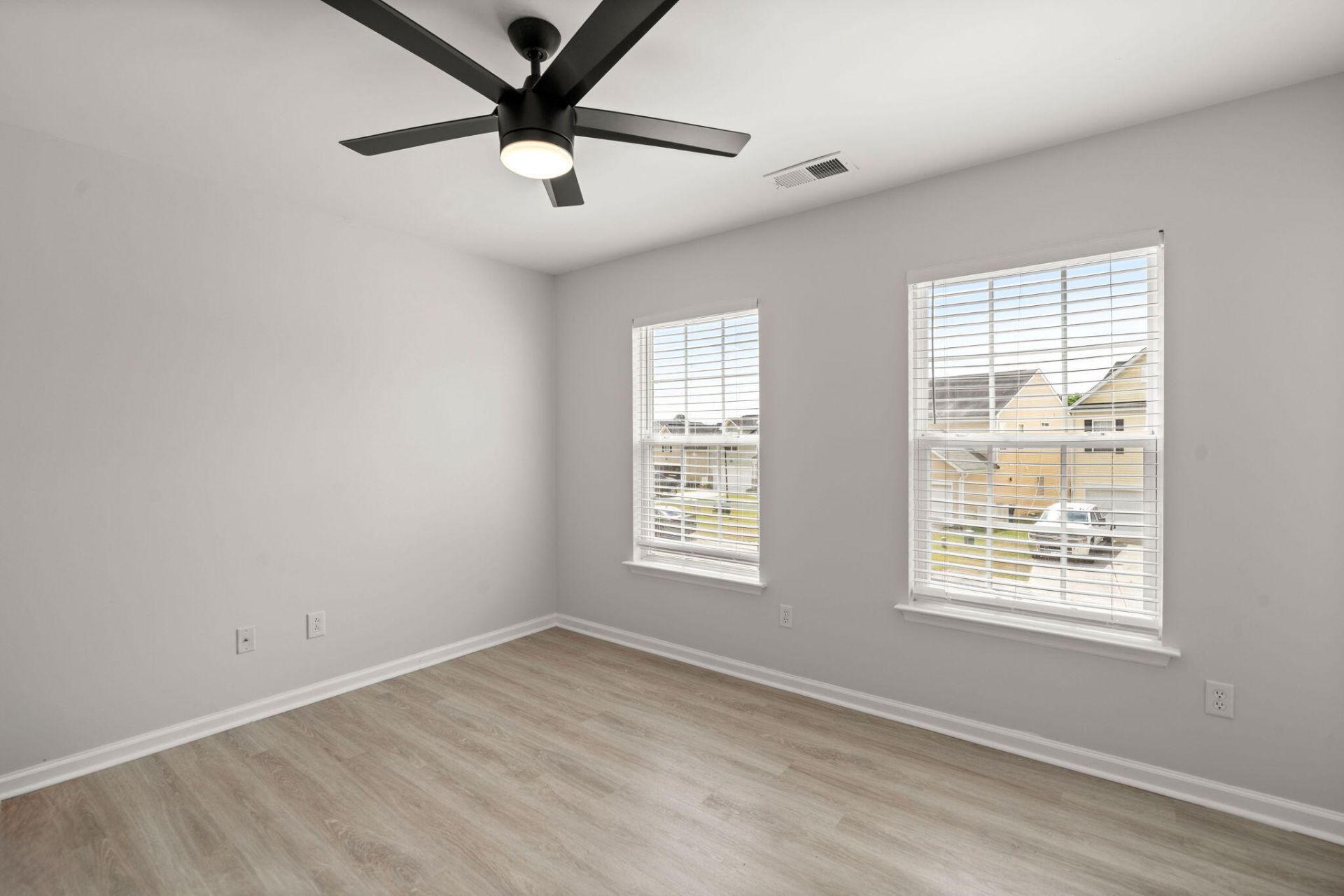 2015 Isabela Court Photo 30