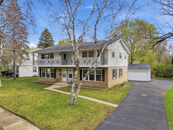 W56N710 Hawthorne AVENUE, Cedarburg, WI 53012