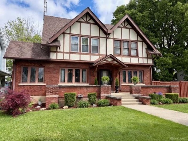370 E Cassilly Street, Springfield, OH 45503 Photo 1