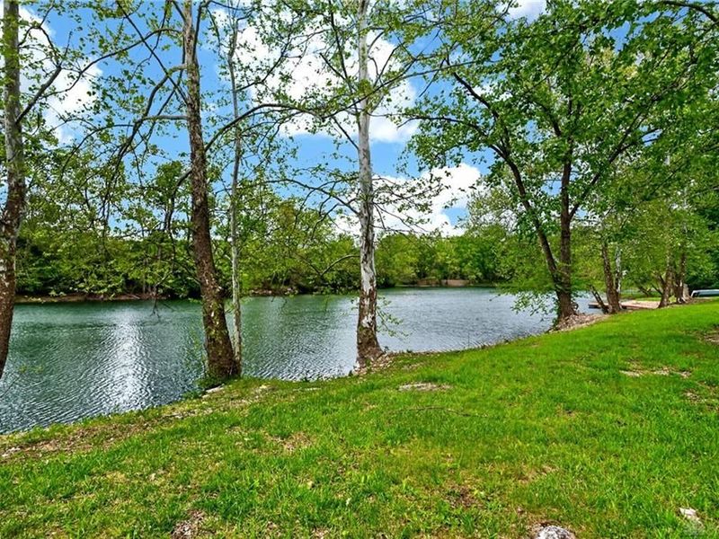 3889 Powell Road, Huber Heights, OH 45424 Photo 3