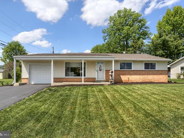 5221 STUART DRIVE, MECHANICSBURG, PA 17055