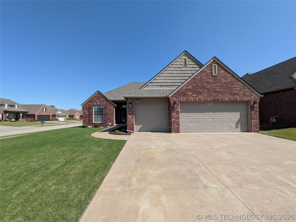20471 E 35th Place S, Broken Arrow, OK 74014