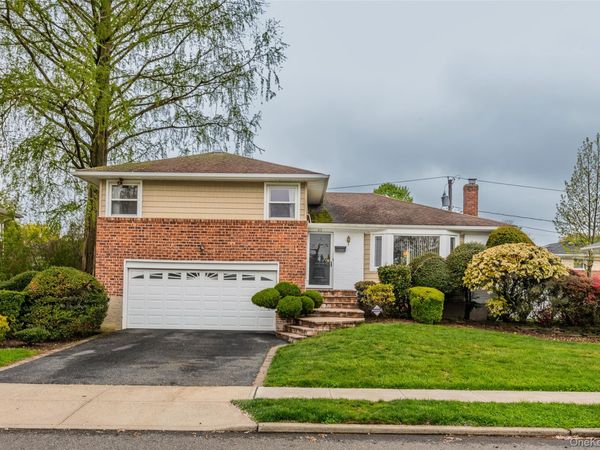 25 Hollywood Drive , Plainview, NY 11803
