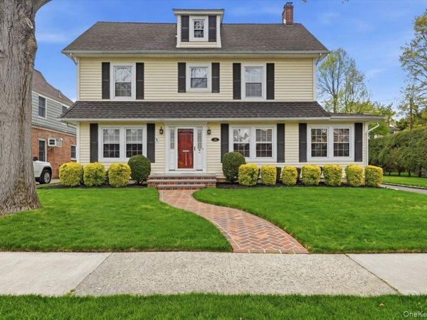 15 Kensington Road , Garden City, NY 11530
