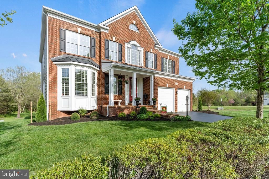 25758 S Village Drive, Chantilly, VA 20152 Main Photo