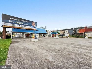 429 E PHILADELPHIA STREET, YORK, PA 17403