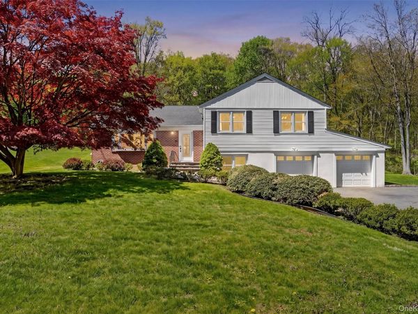 8 Aspen Way, Thornwood, NY 10594